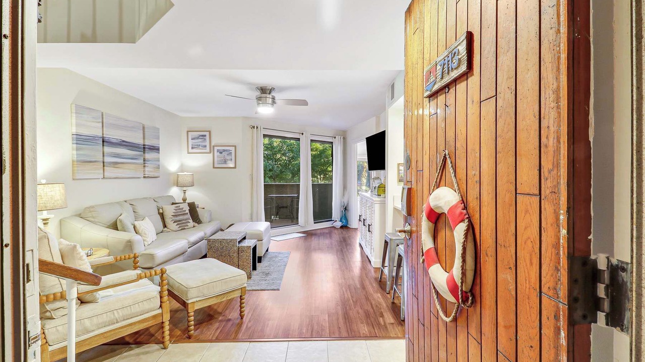 Photo of Livingroom in Shelter Cove