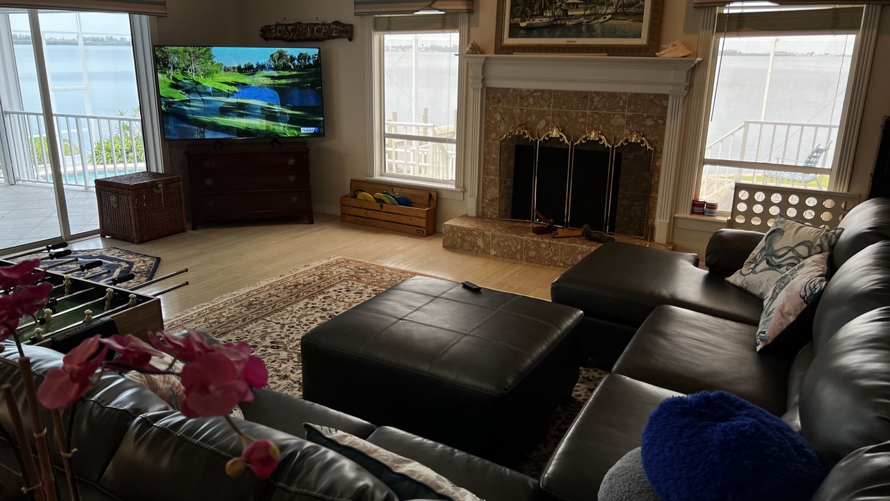 Photo of Livingroom in Whitney Beach