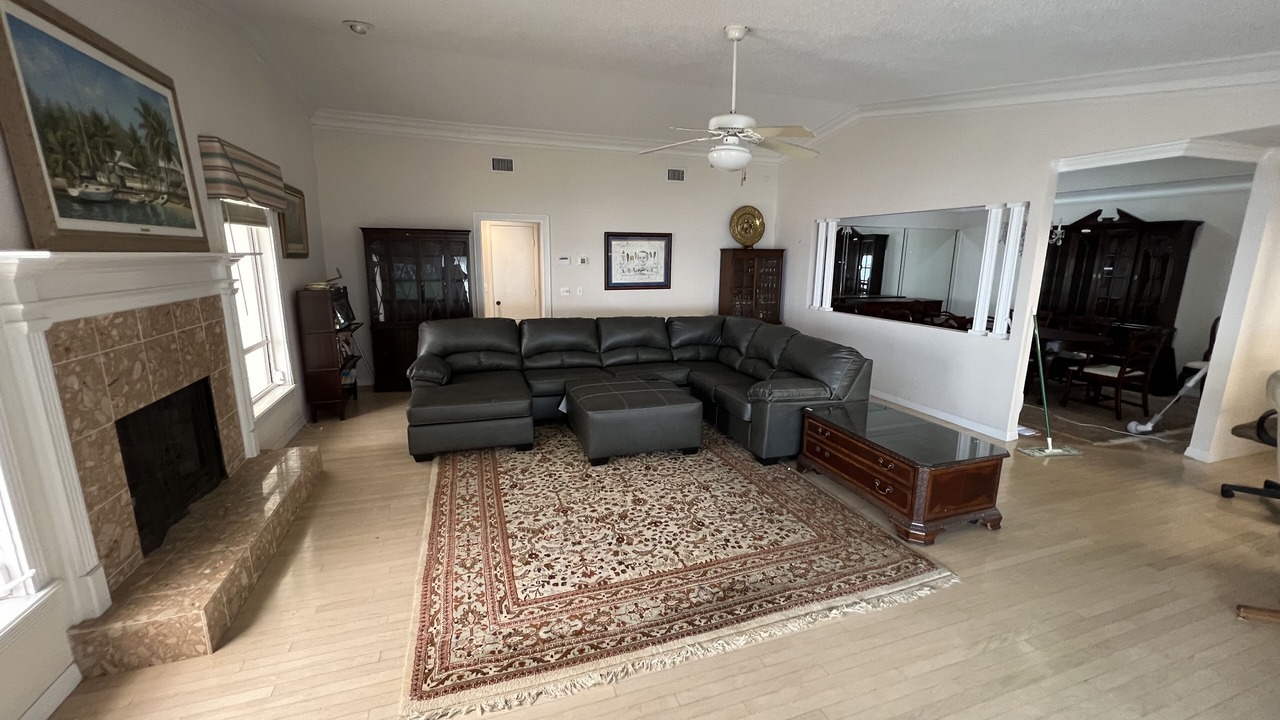 Photo of Livingroom in Whitney Beach
