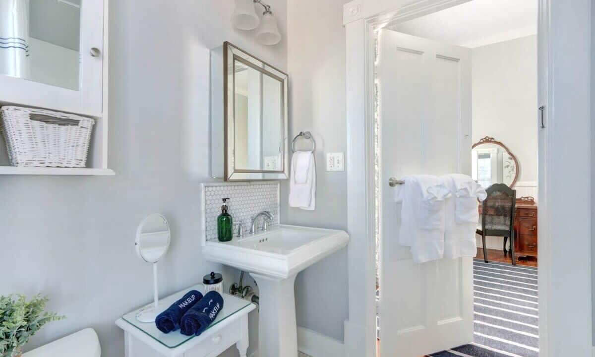 Photo of Bathroom in Hitch Village - Fred Wessels Homes