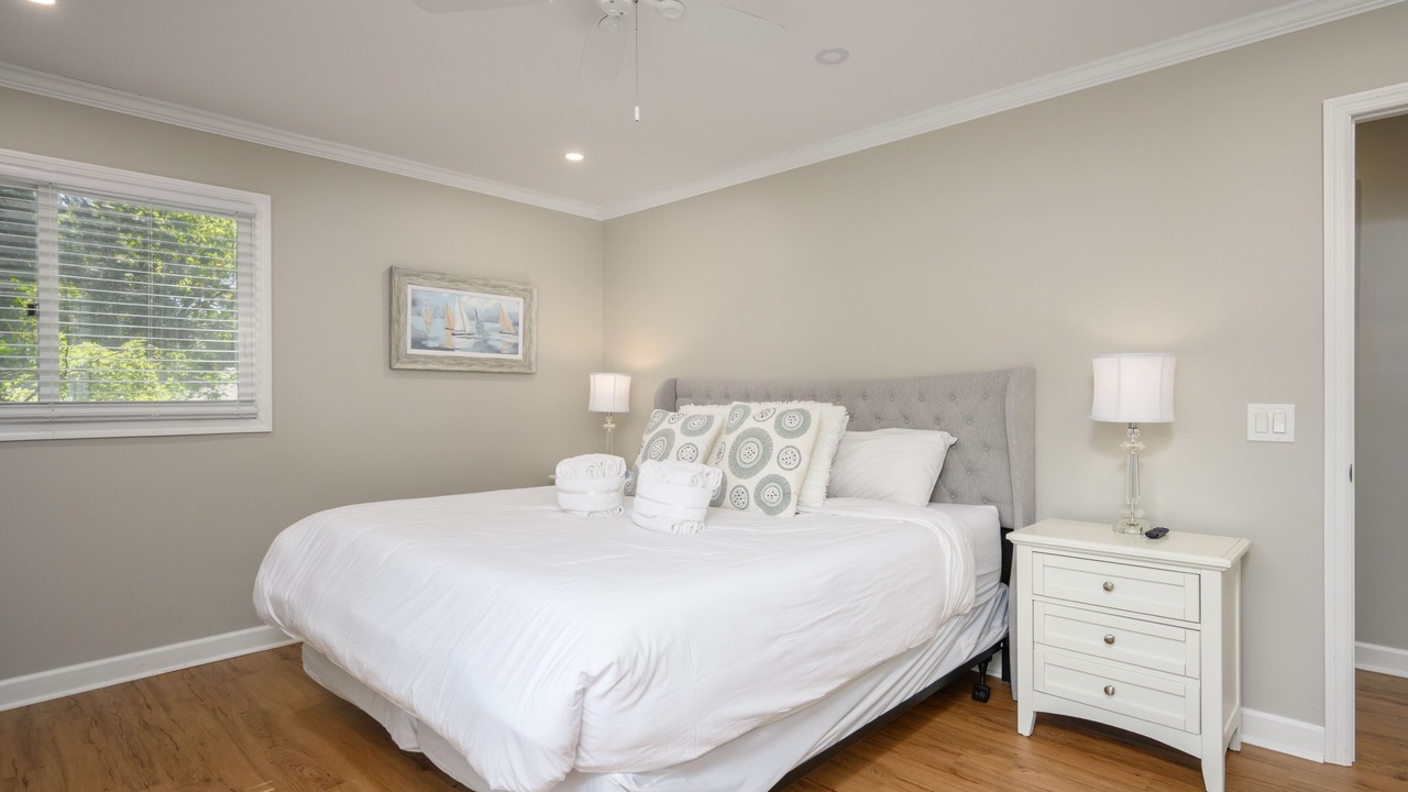 Photo of Bedroom in Folly Field