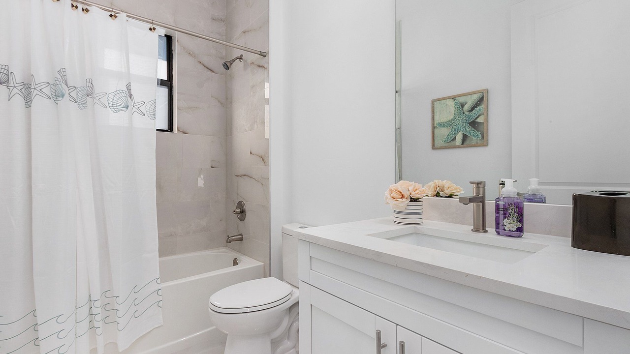 Photo of Bathroom in Mariner