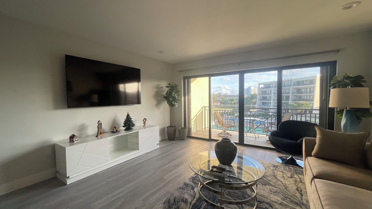Photo of Livingroom in Central Beach