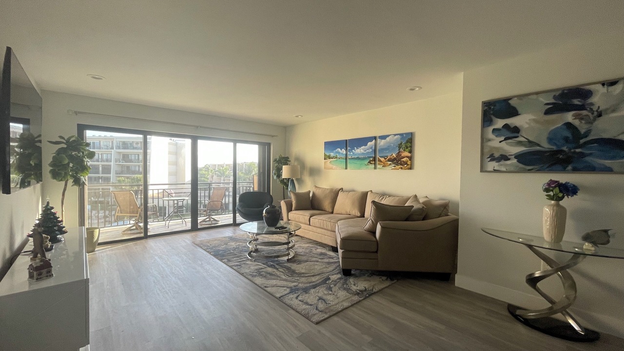 Photo of Livingroom in Central Beach