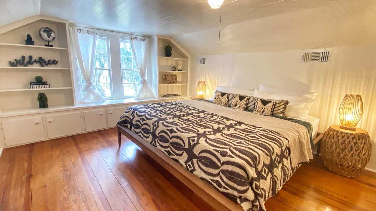 Photo of Bedroom in Isle of Hope Historic District