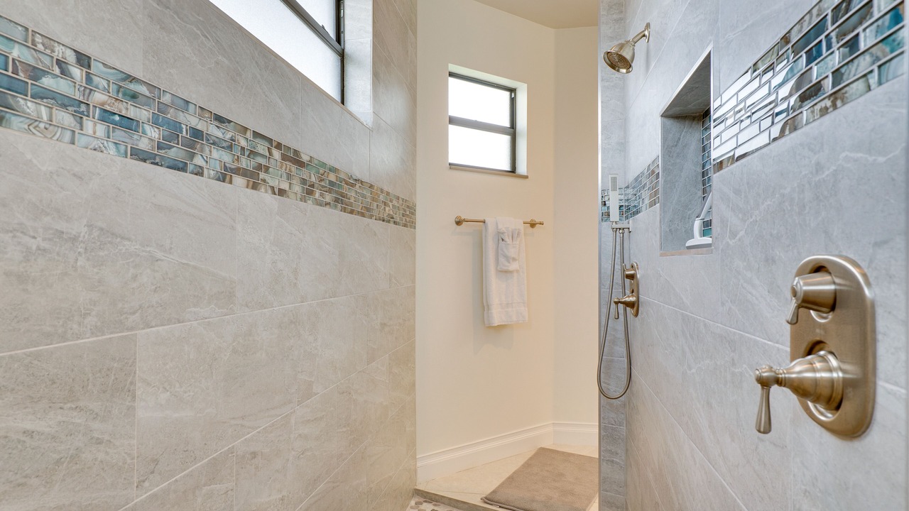 Photo of Bathroom in Trafalgar