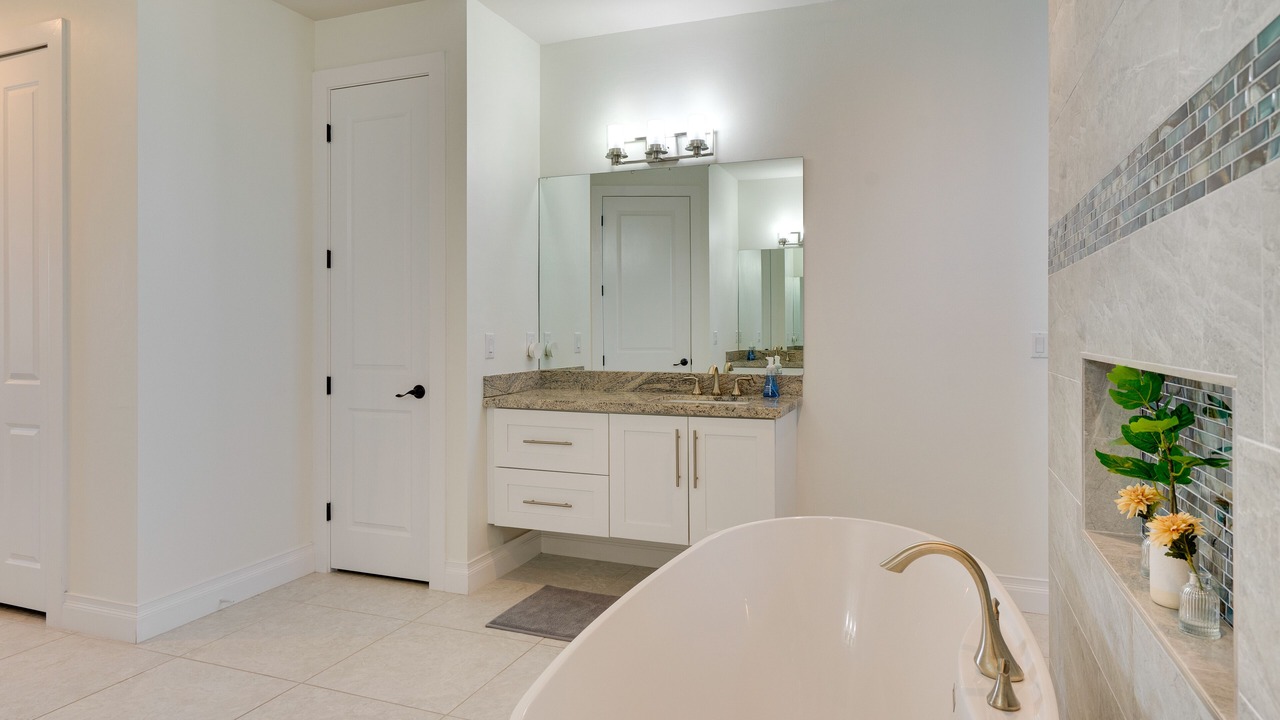 Photo of Bathroom in Trafalgar