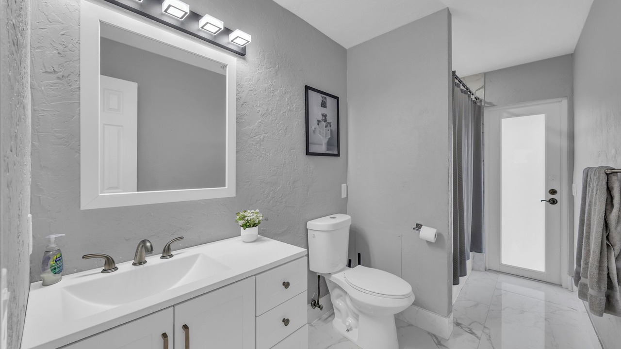 Photo of Bathroom in Tropic Palms