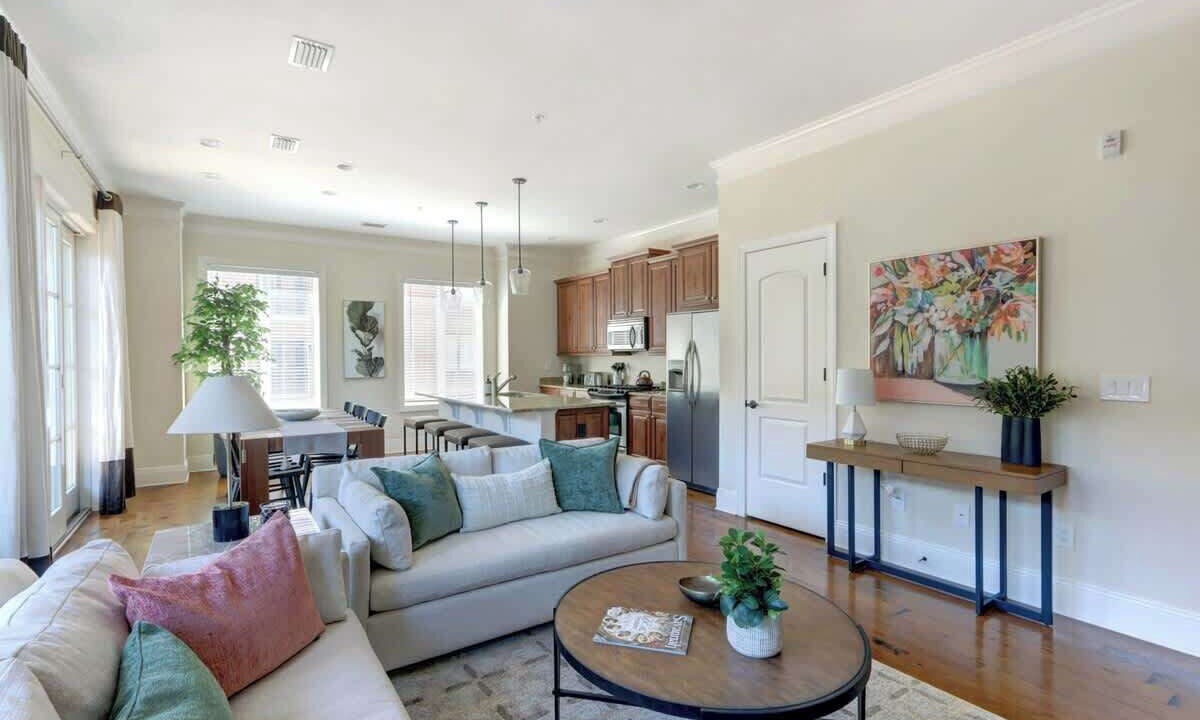 Photo of Livingroom in Historic District - North