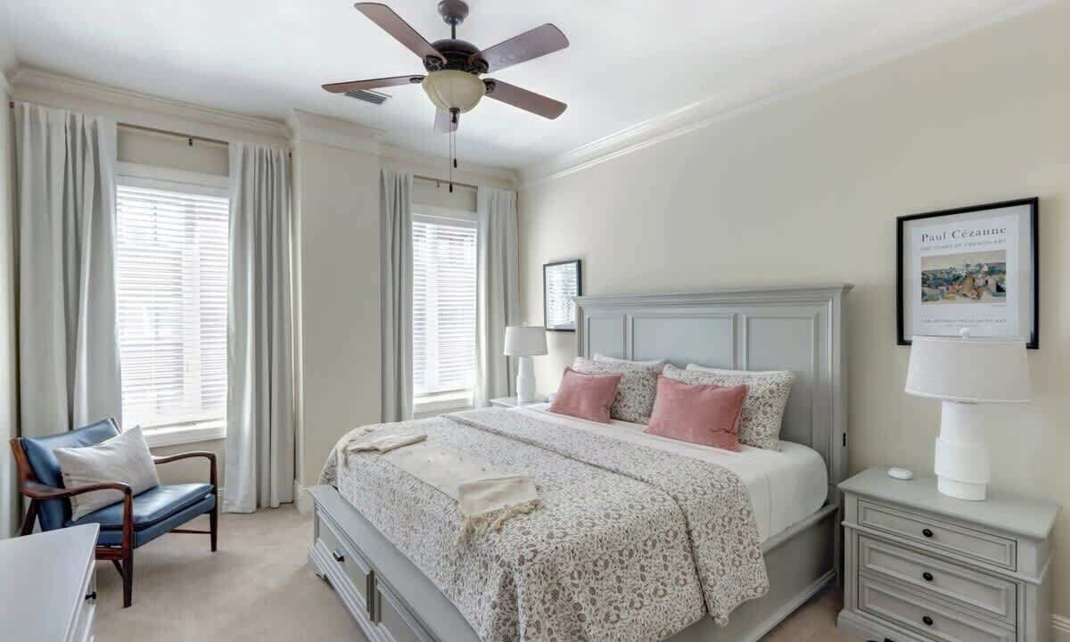 Photo of Bedroom in Historic District - North