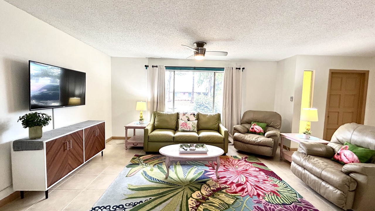 Photo of Livingroom in Lochmoor Waterway Estates