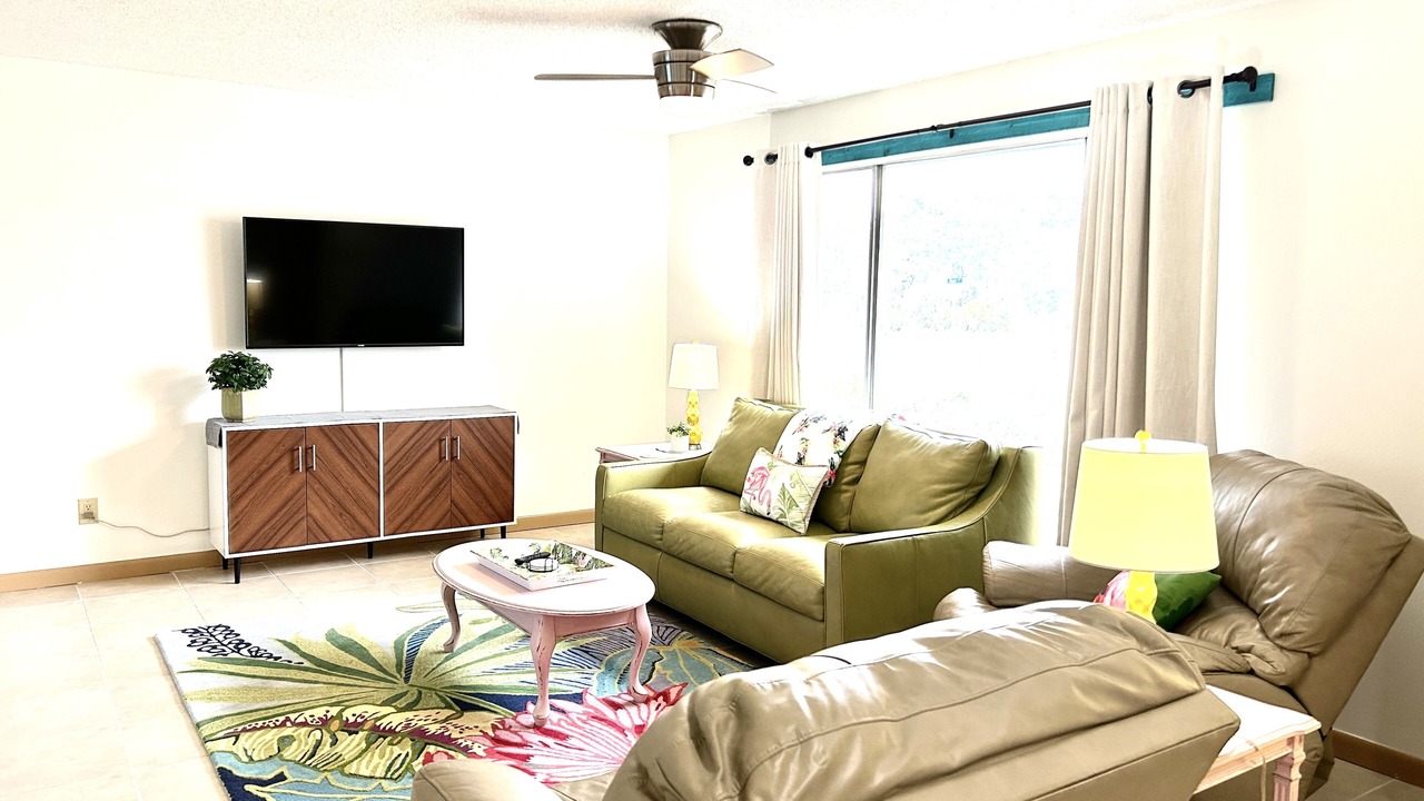 Photo of Livingroom in Lochmoor Waterway Estates