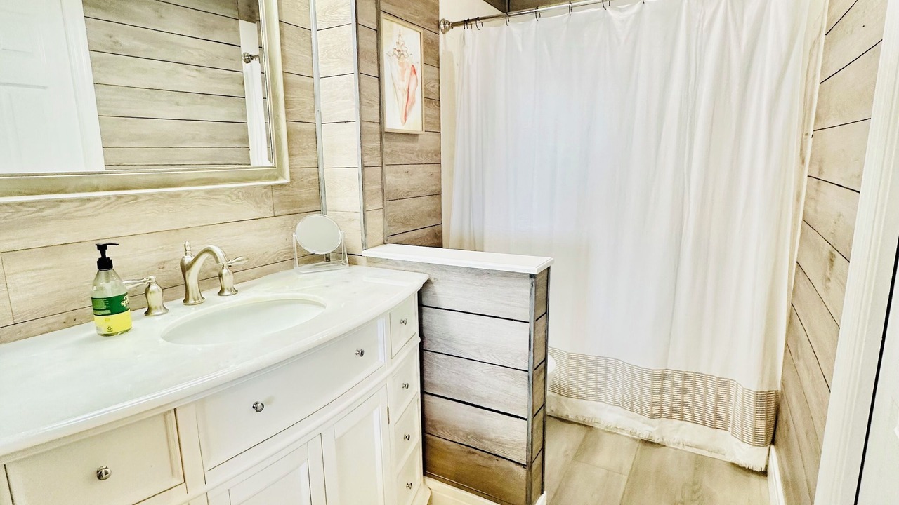 Photo of Bathroom in Hammock Bay