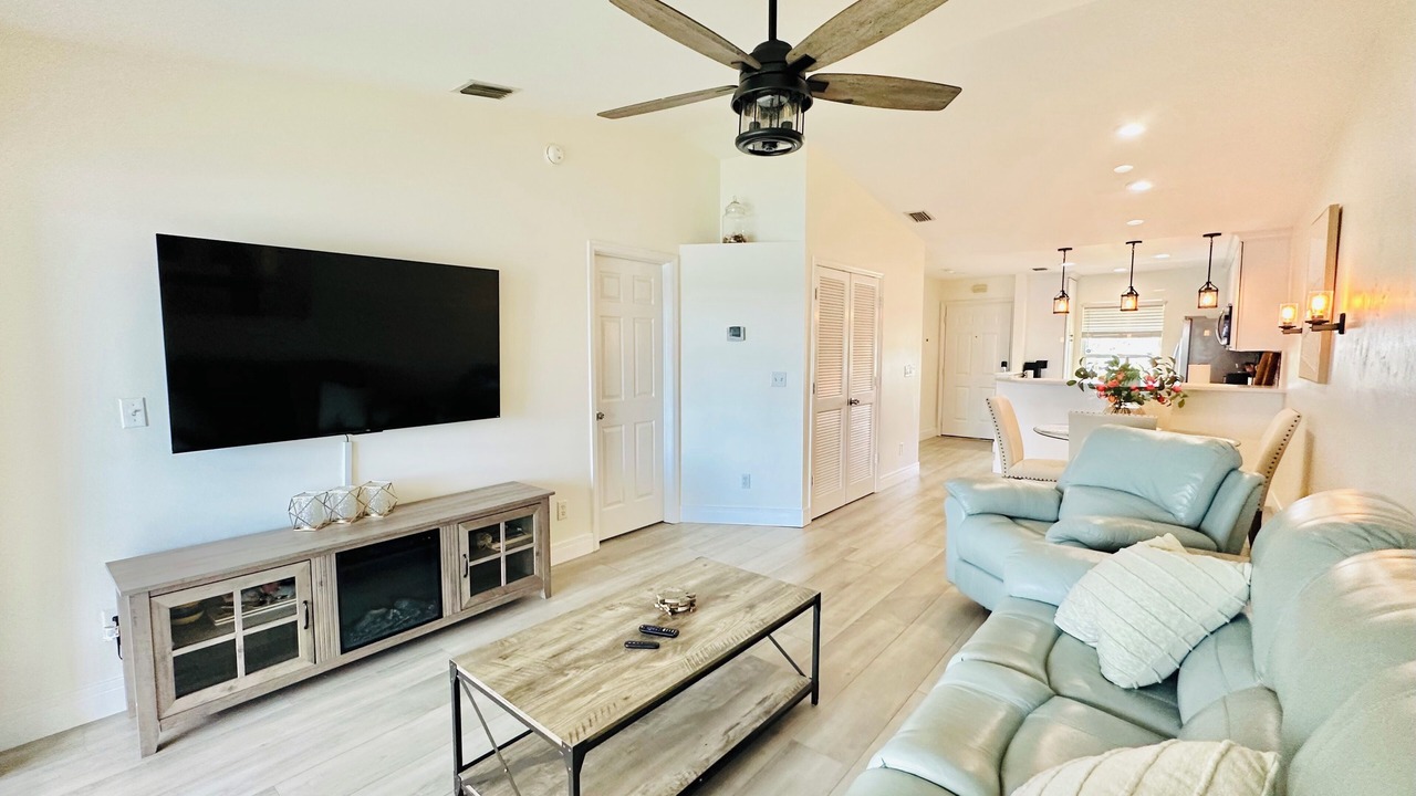 Photo of Livingroom in Hammock Bay