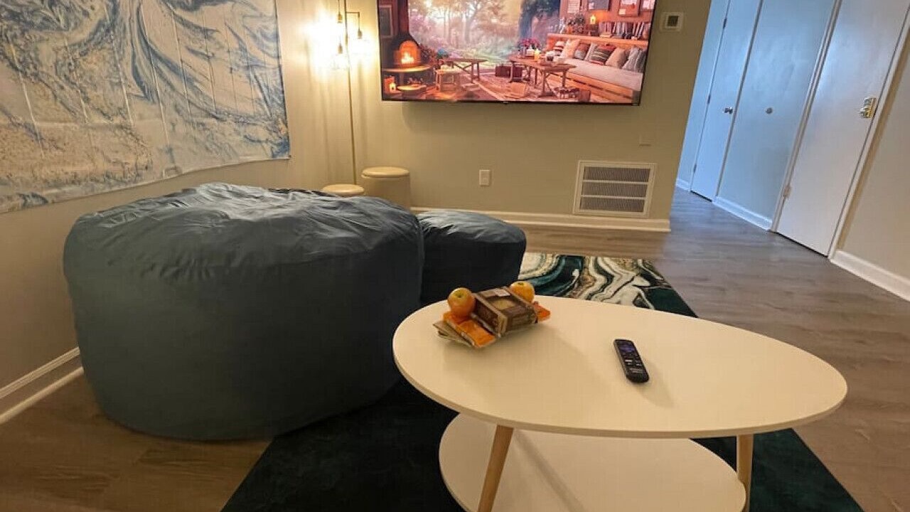 Photo of Livingroom in Commerce