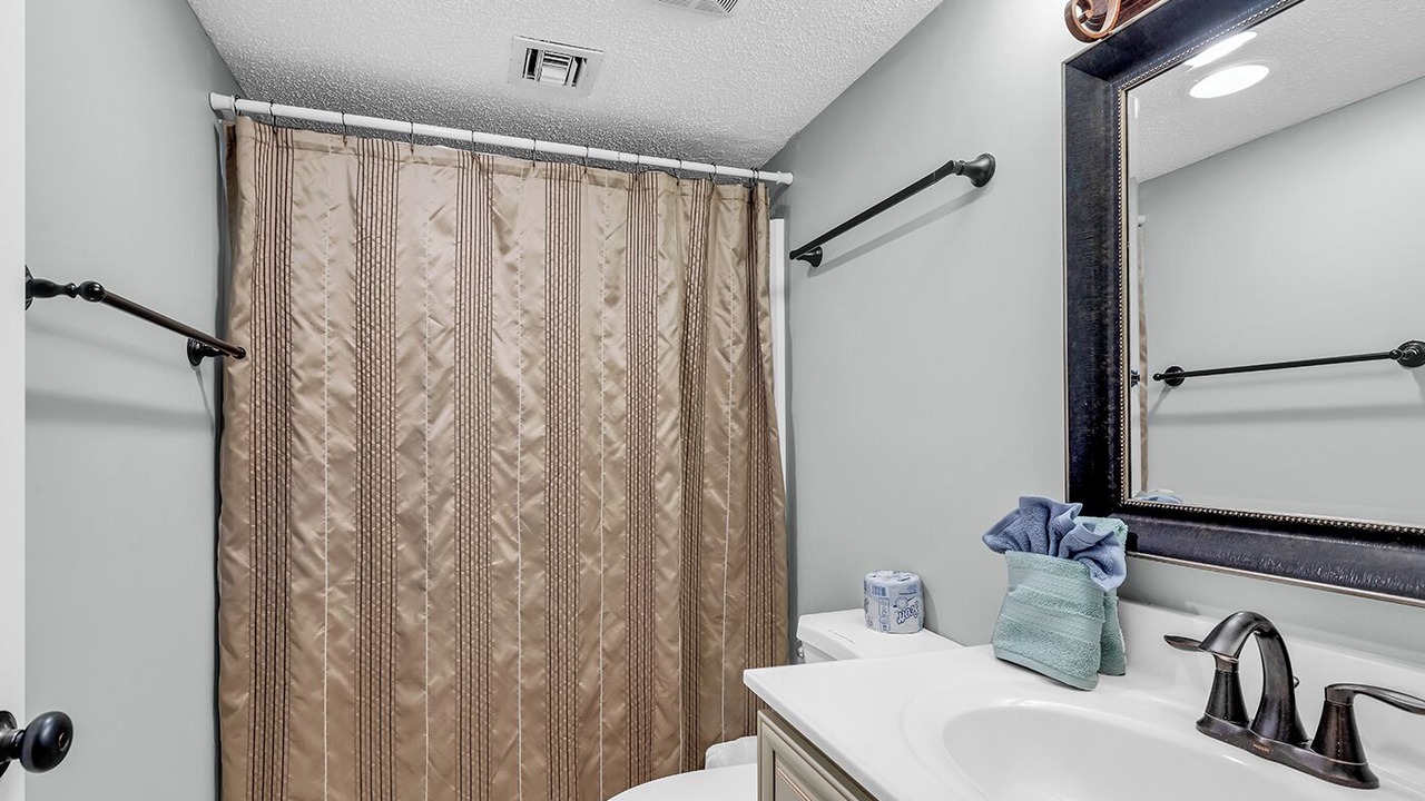 Photo of Bathroom in Garden City