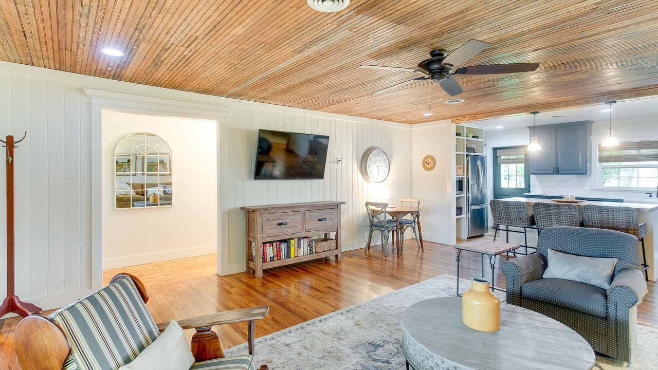 Photo of Livingroom in Lenox