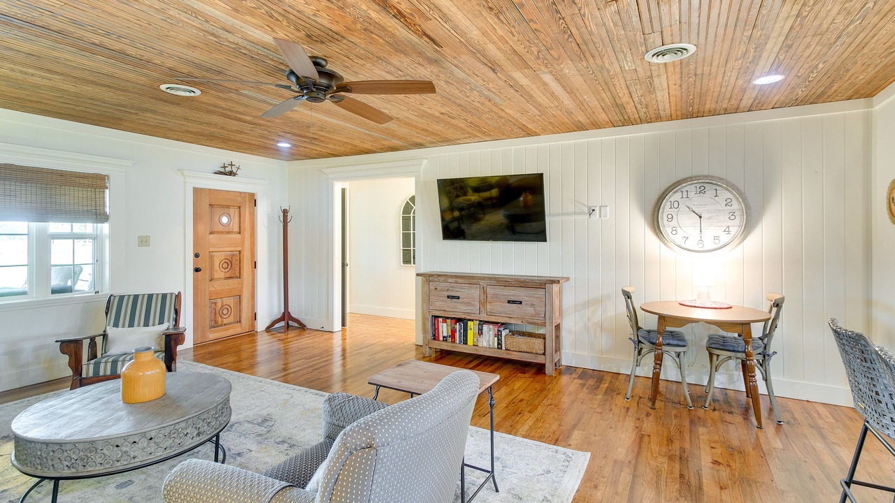 Photo of Livingroom in Lenox