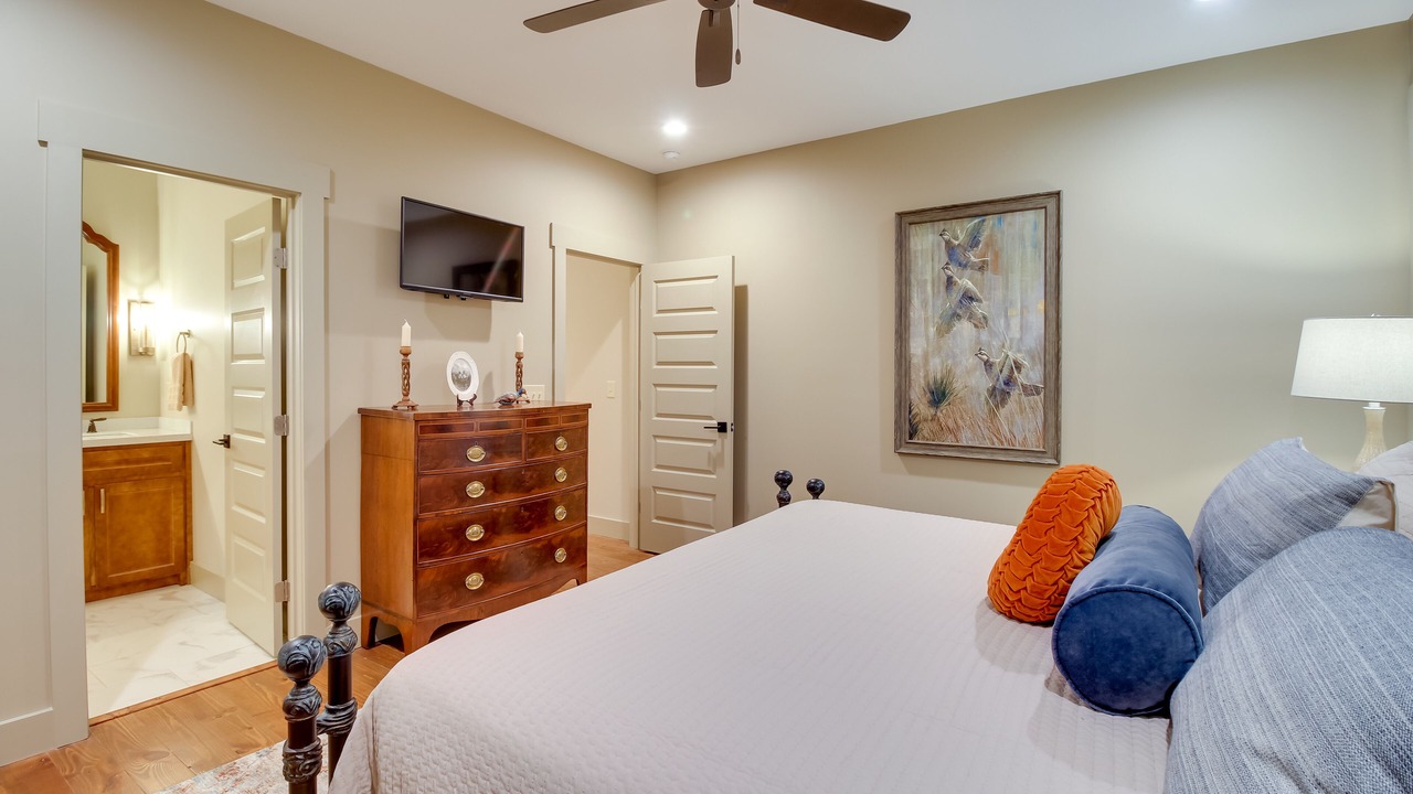 Photo of Bedroom in Midway