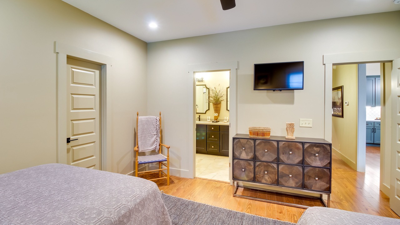 Photo of Bedroom in Midway