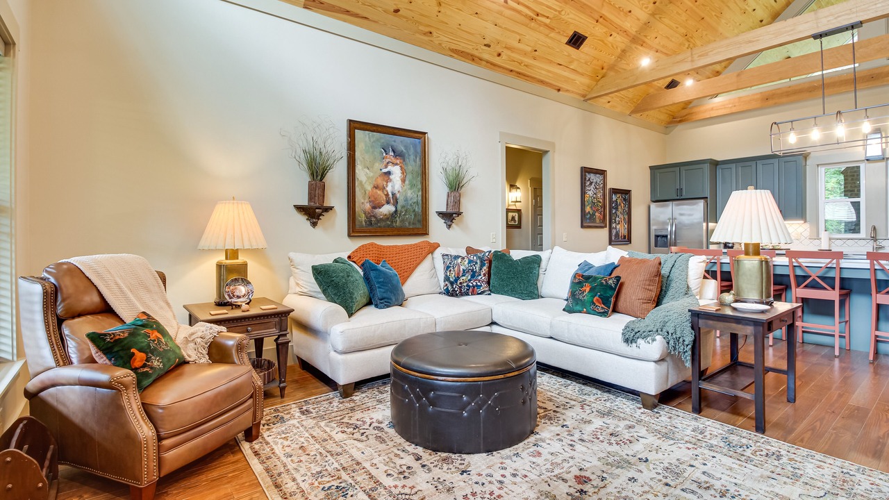 Photo of Livingroom in Midway