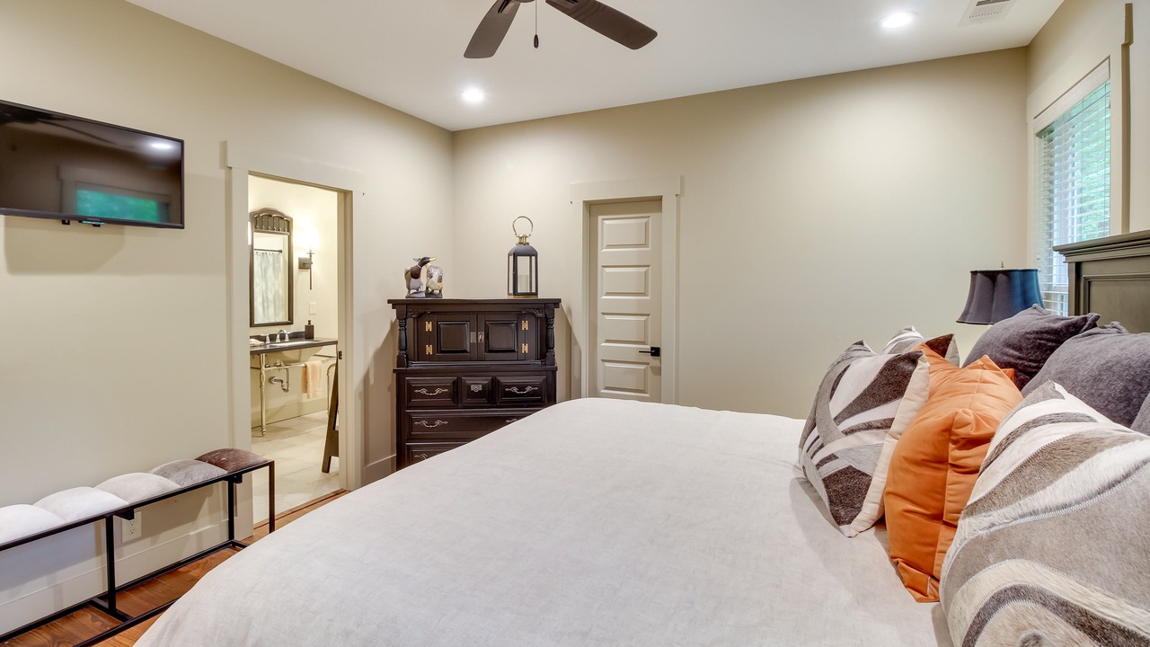 Photo of Bedroom in Midway