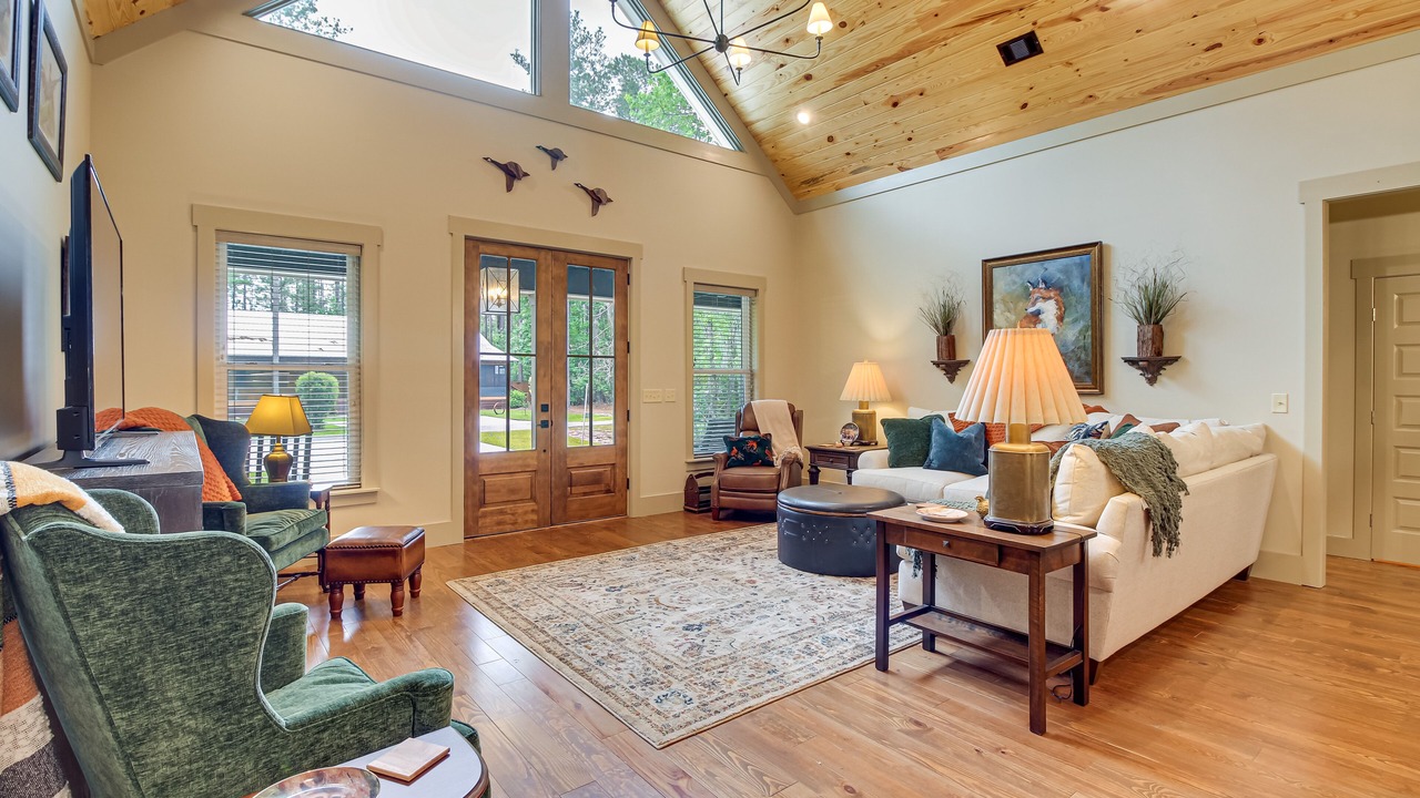 Photo of Livingroom in Midway