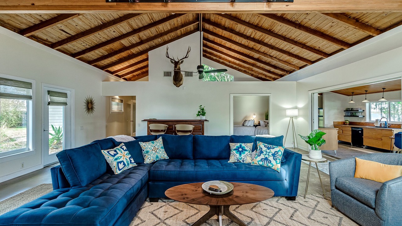Photo of Livingroom in Crooked Lake