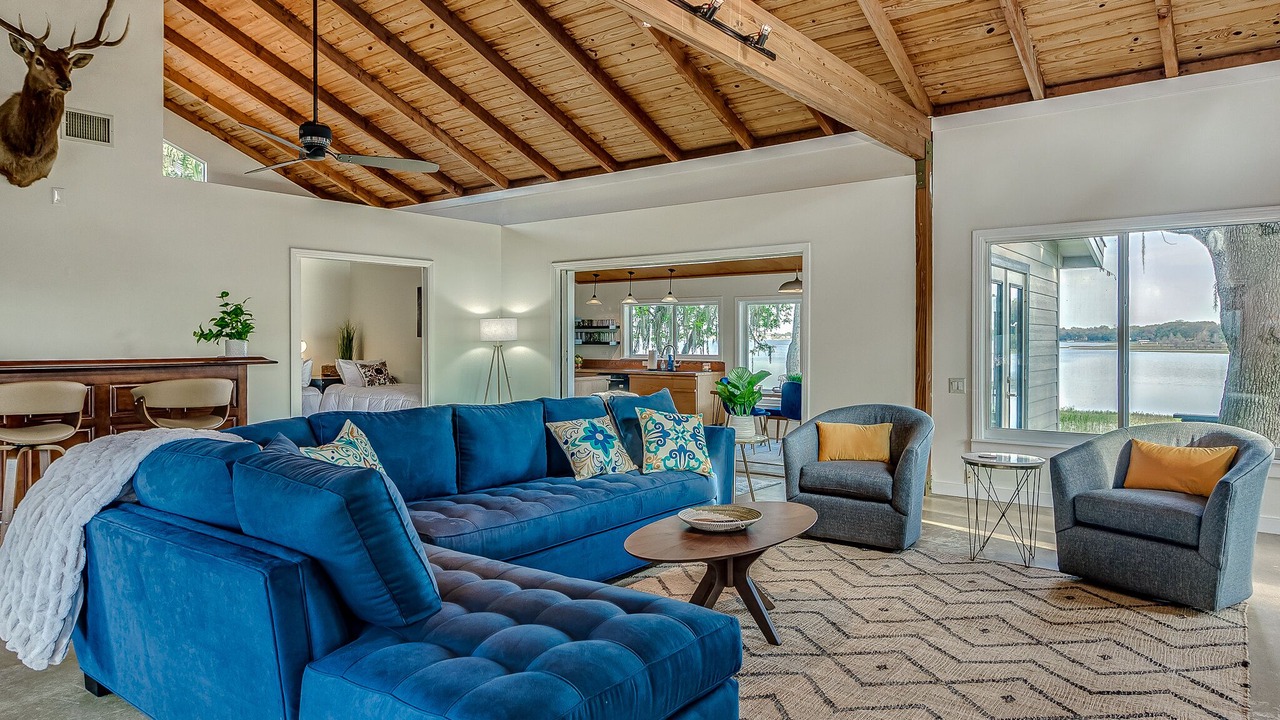 Photo of Livingroom in Crooked Lake