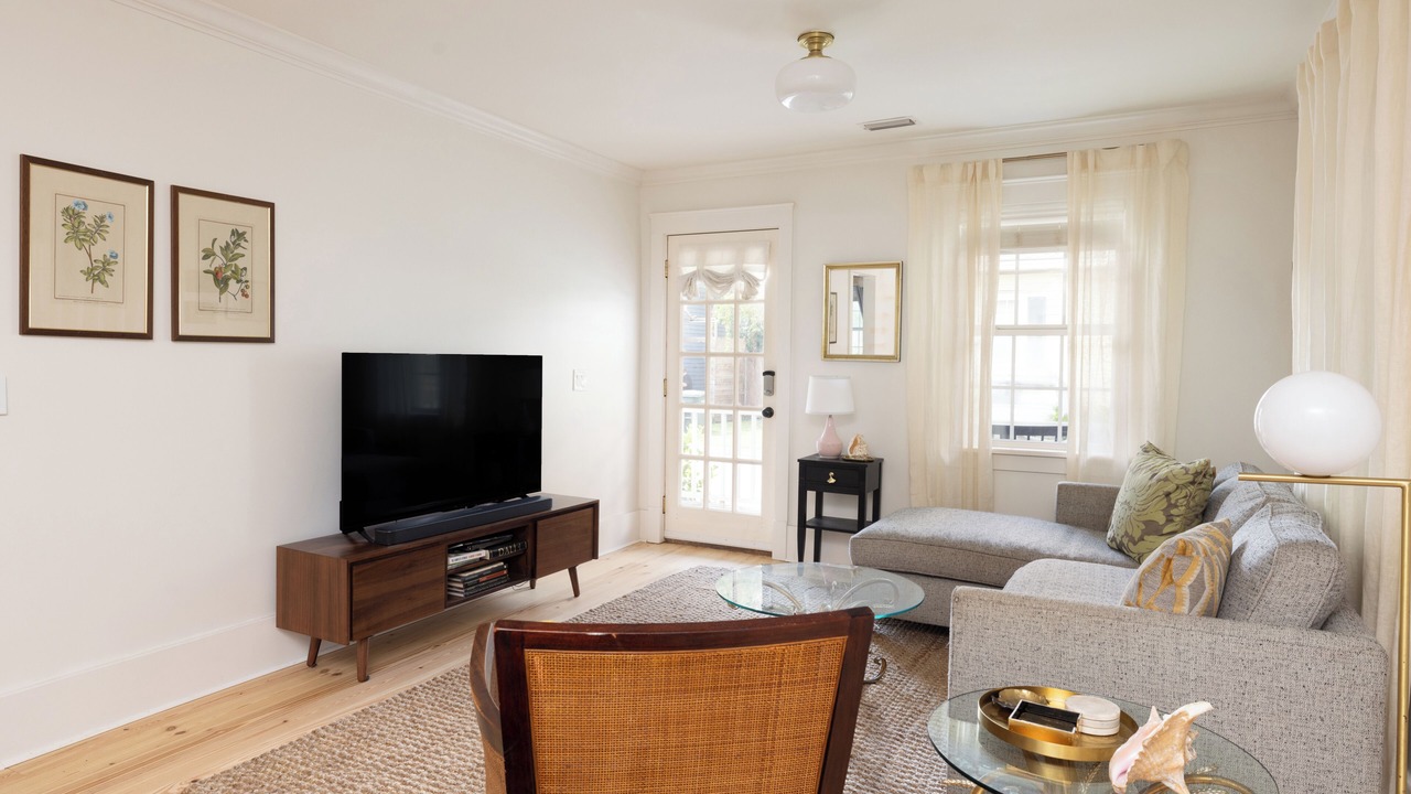 Photo of Livingroom in Midtown