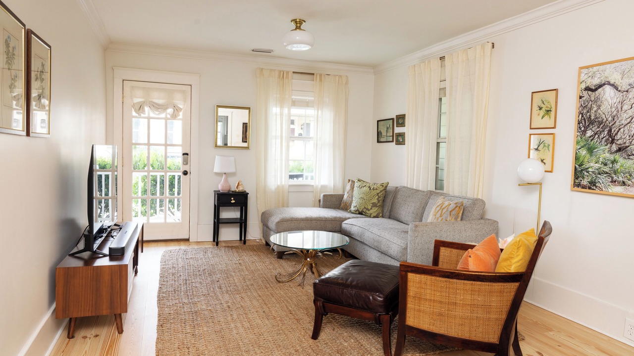 Photo of Livingroom in Midtown