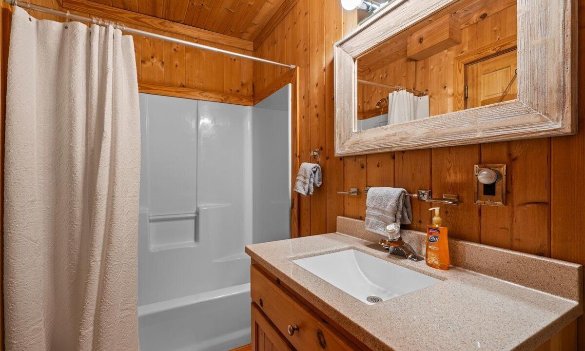 Photo of Bathroom in Six Mile