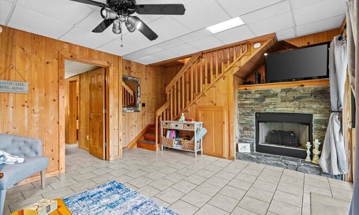 Photo of Livingroom in Six Mile