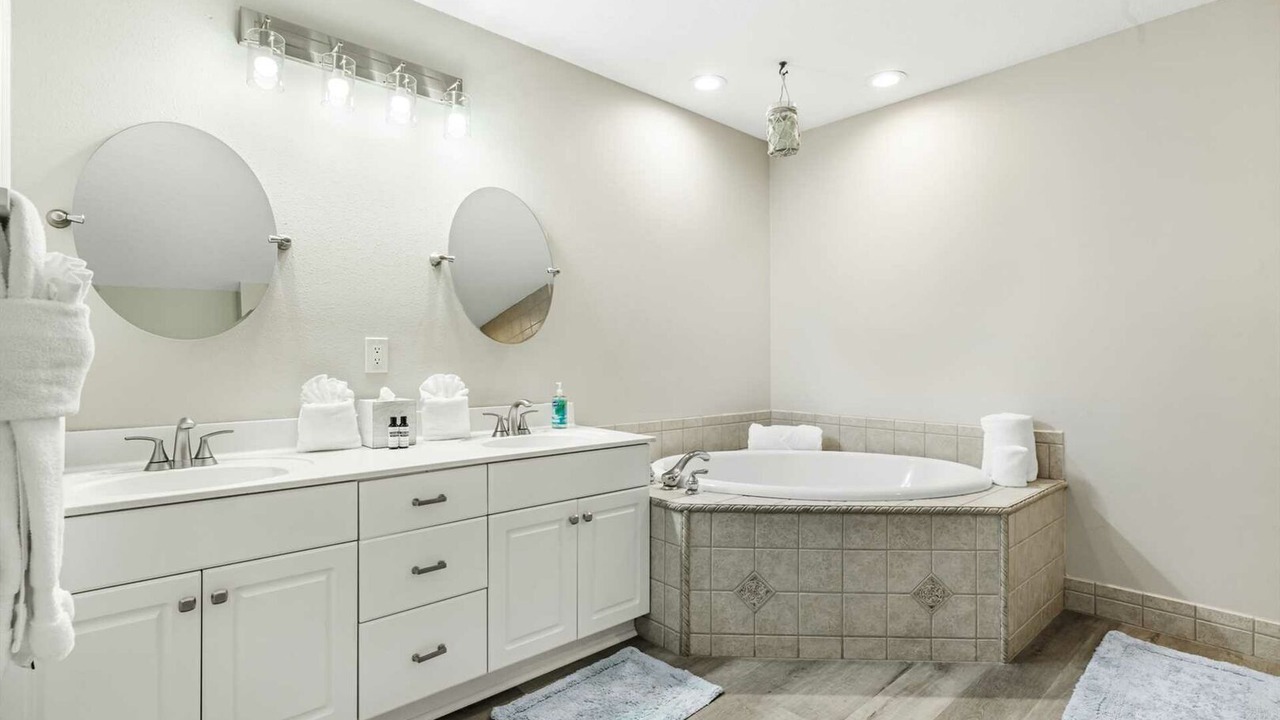 Photo of Bathroom in Mariner