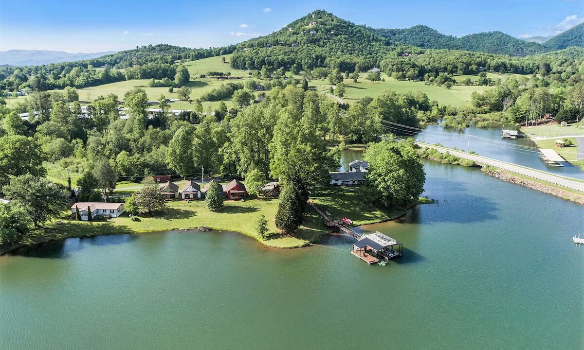 Photo of Others in Hiawassee