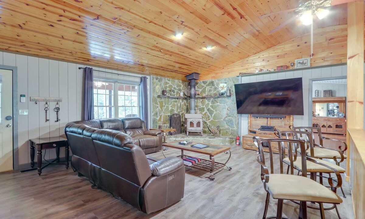 Photo of Livingroom in Cleveland