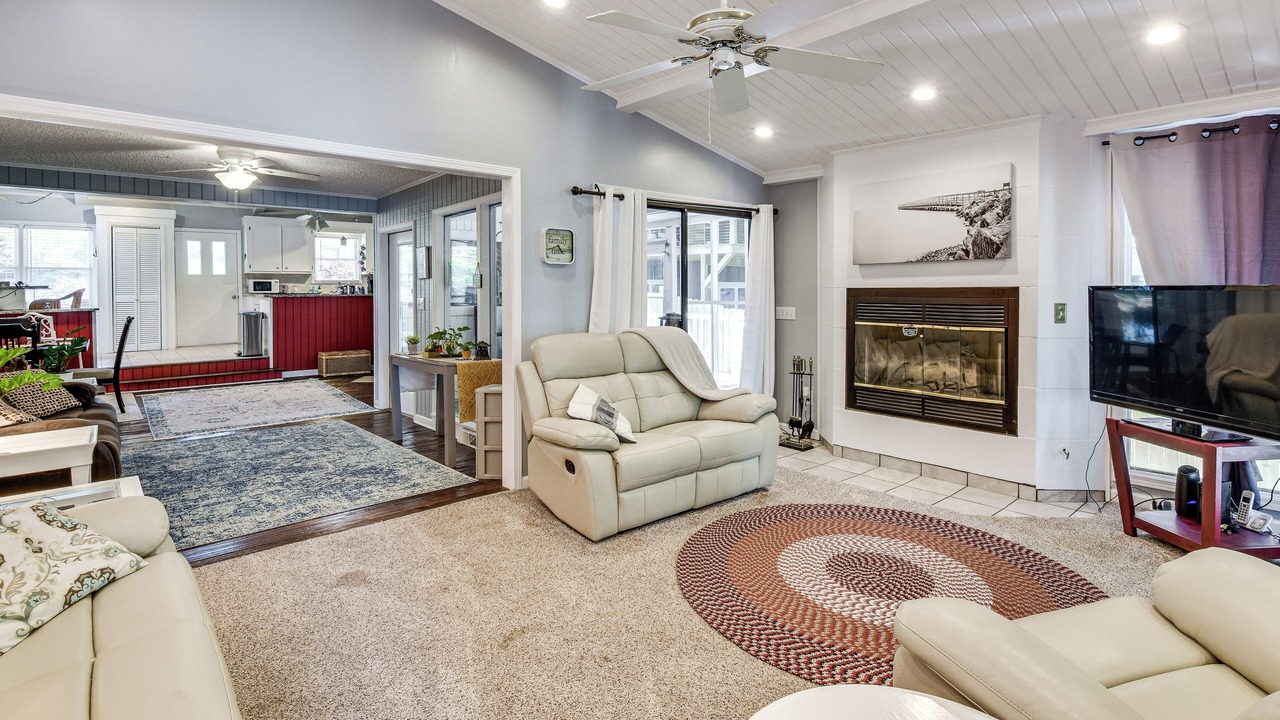 Photo of Livingroom in Townville