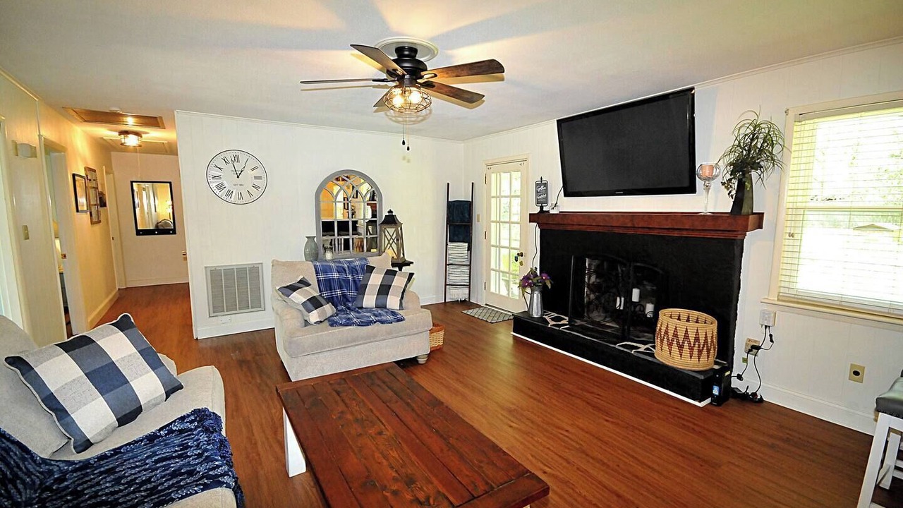 Photo of Livingroom in Mint Hill