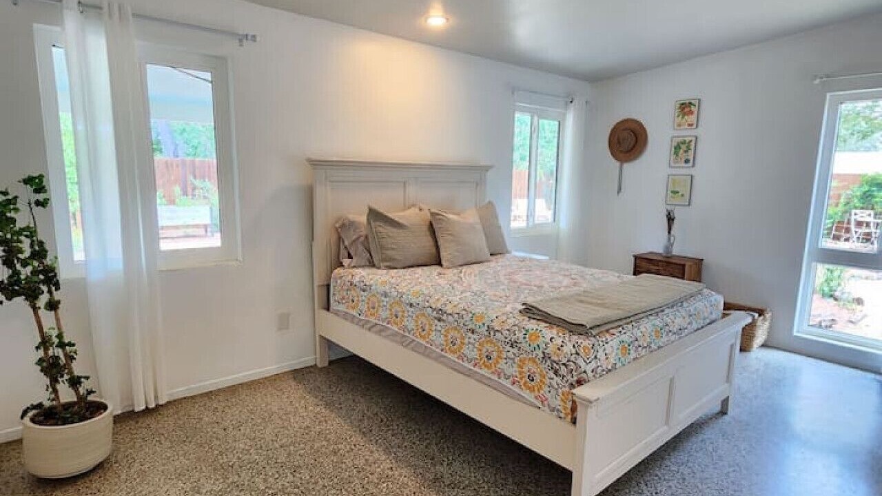 Photo of Bedroom in Audubon Park