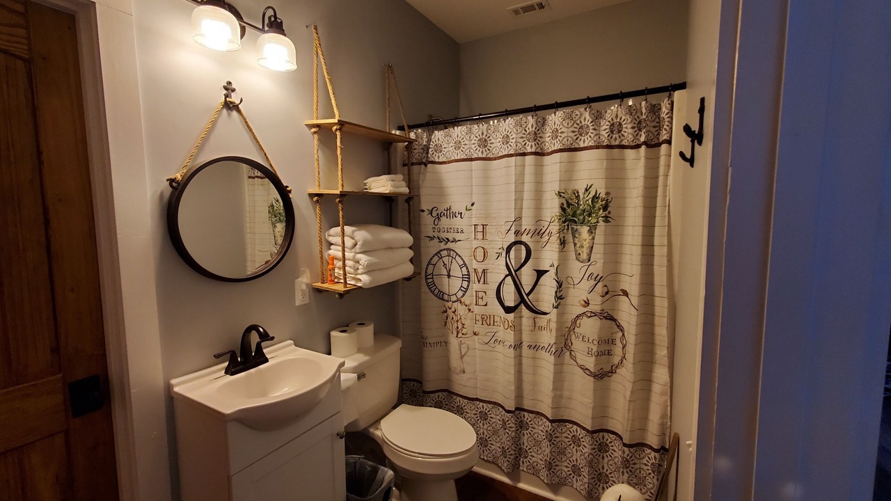 Photo of Bathroom in Appling County