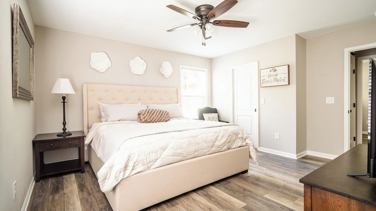Photo of Bedroom in Keowee