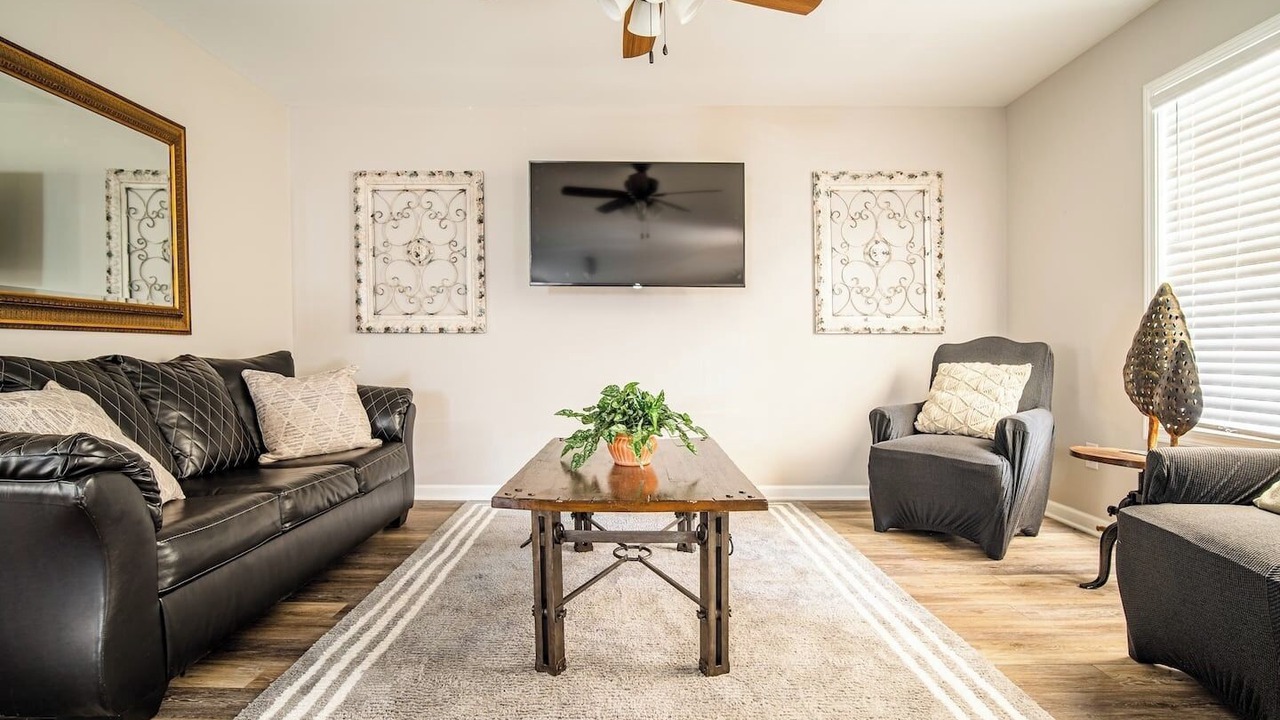 Photo of Livingroom in Keowee