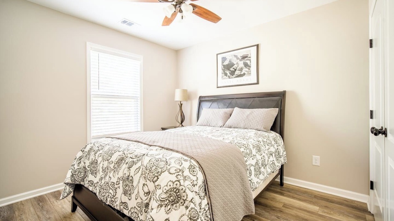 Photo of Bedroom in Keowee