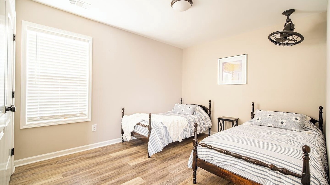 Photo of Bedroom in Keowee