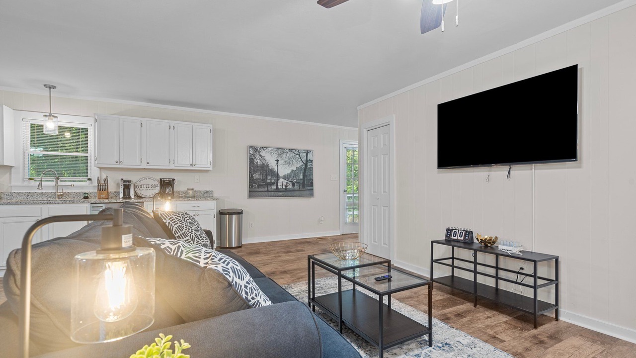 Photo of Livingroom in Northwest Raleigh