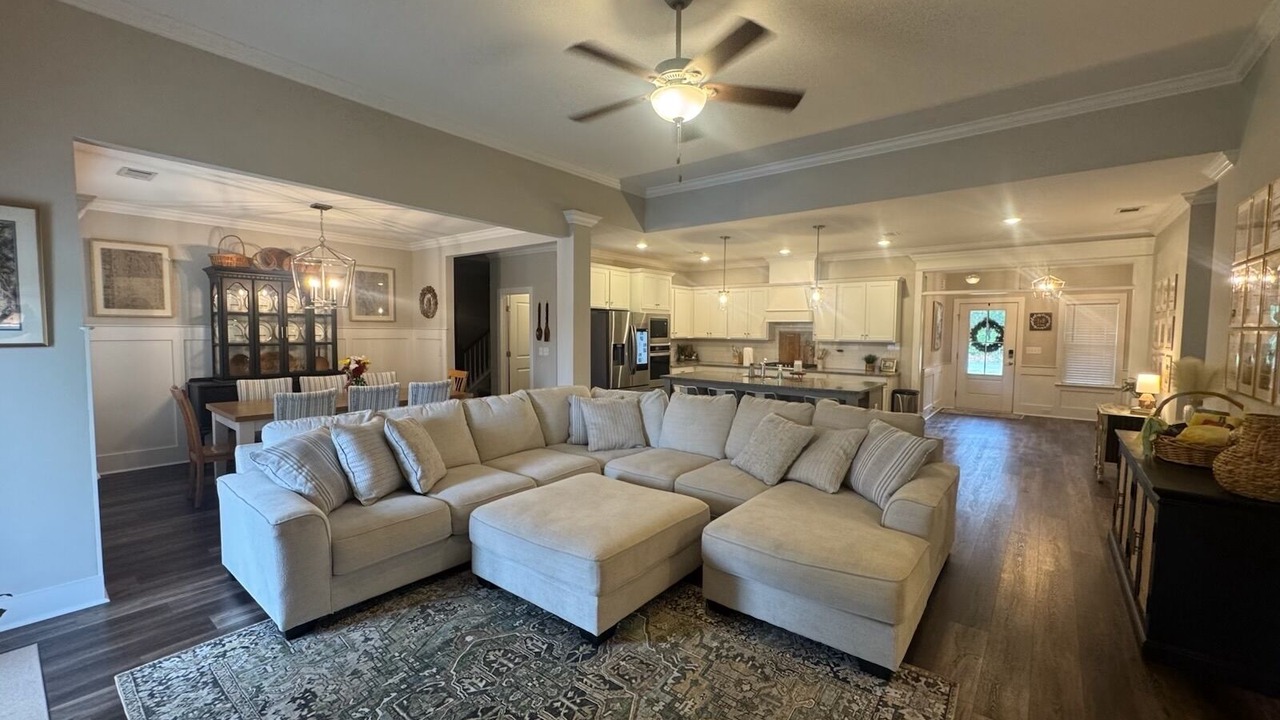 Photo of Livingroom in Langley
