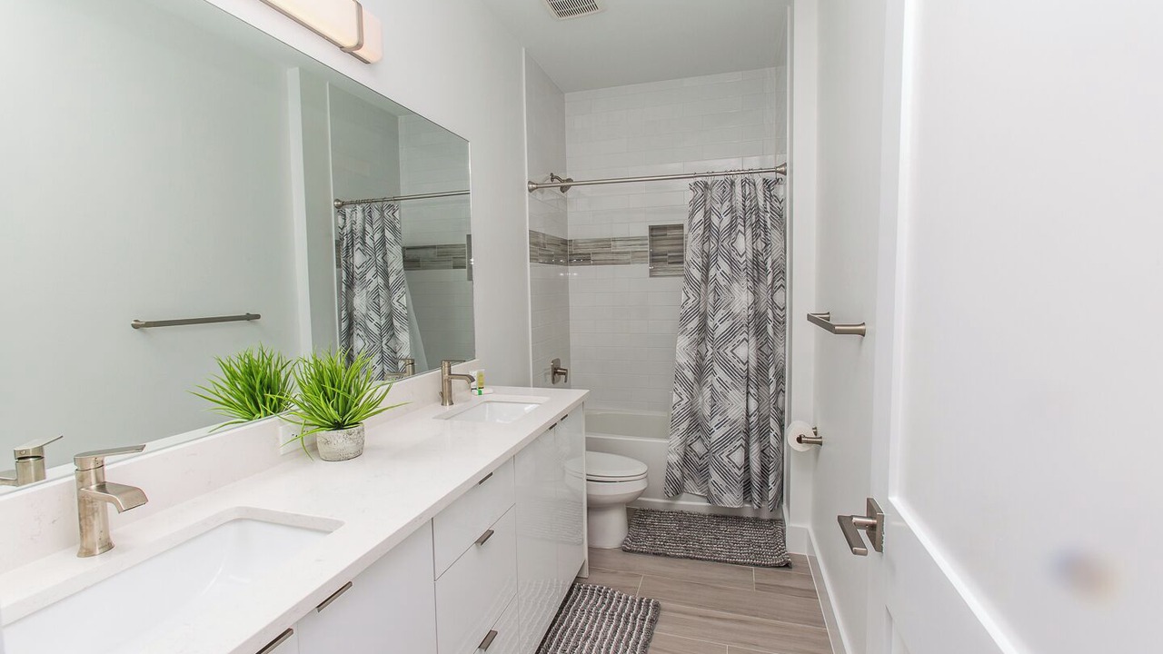 Photo of Bathroom in Mariner