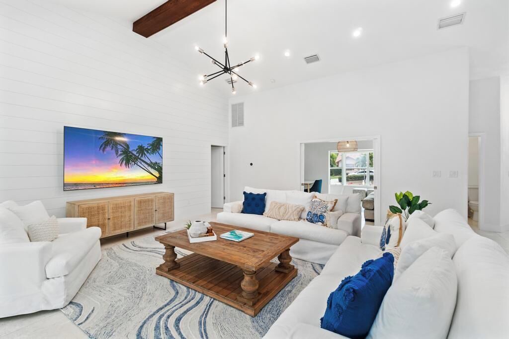 Photo of Livingroom in Palm River Estates