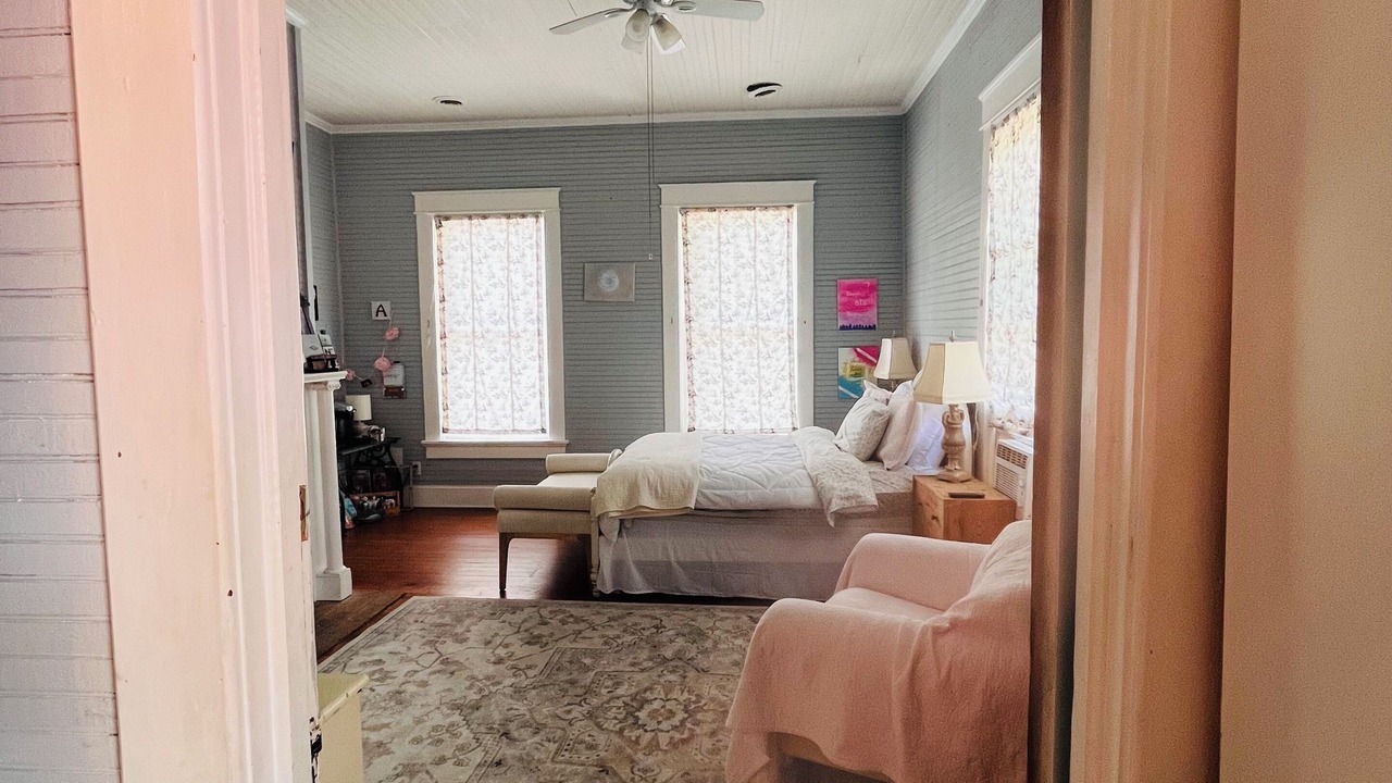 Photo of Bedroom in Anderson County