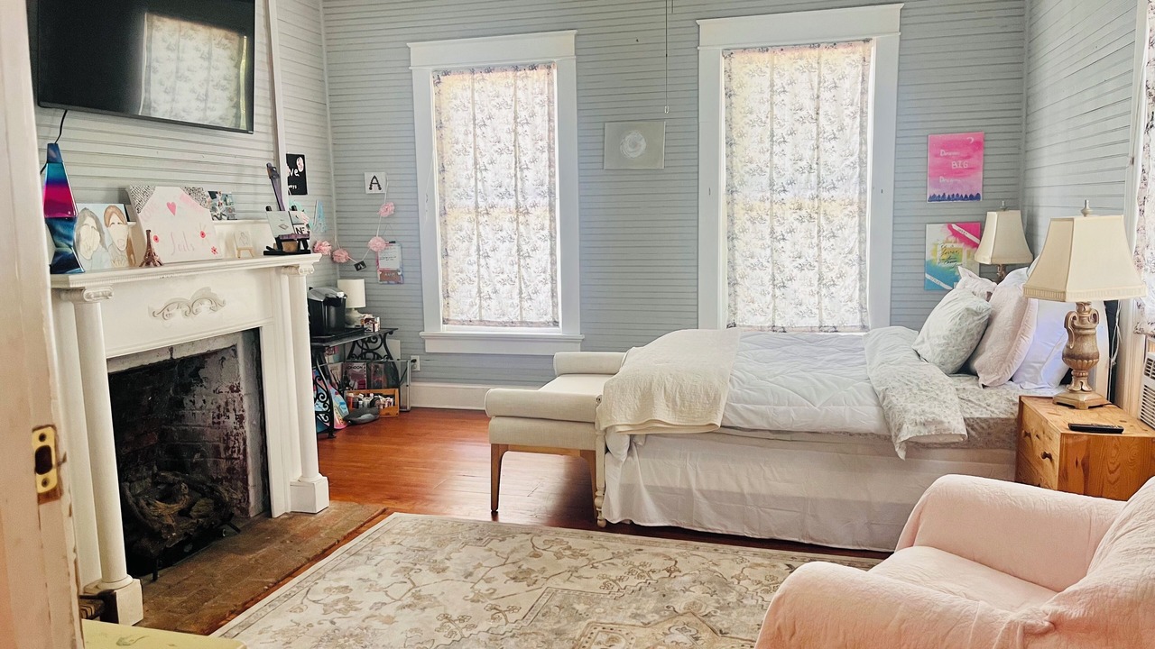 Photo of Bedroom in Anderson County